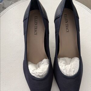 Ellen Tracy Women's Navy Heels